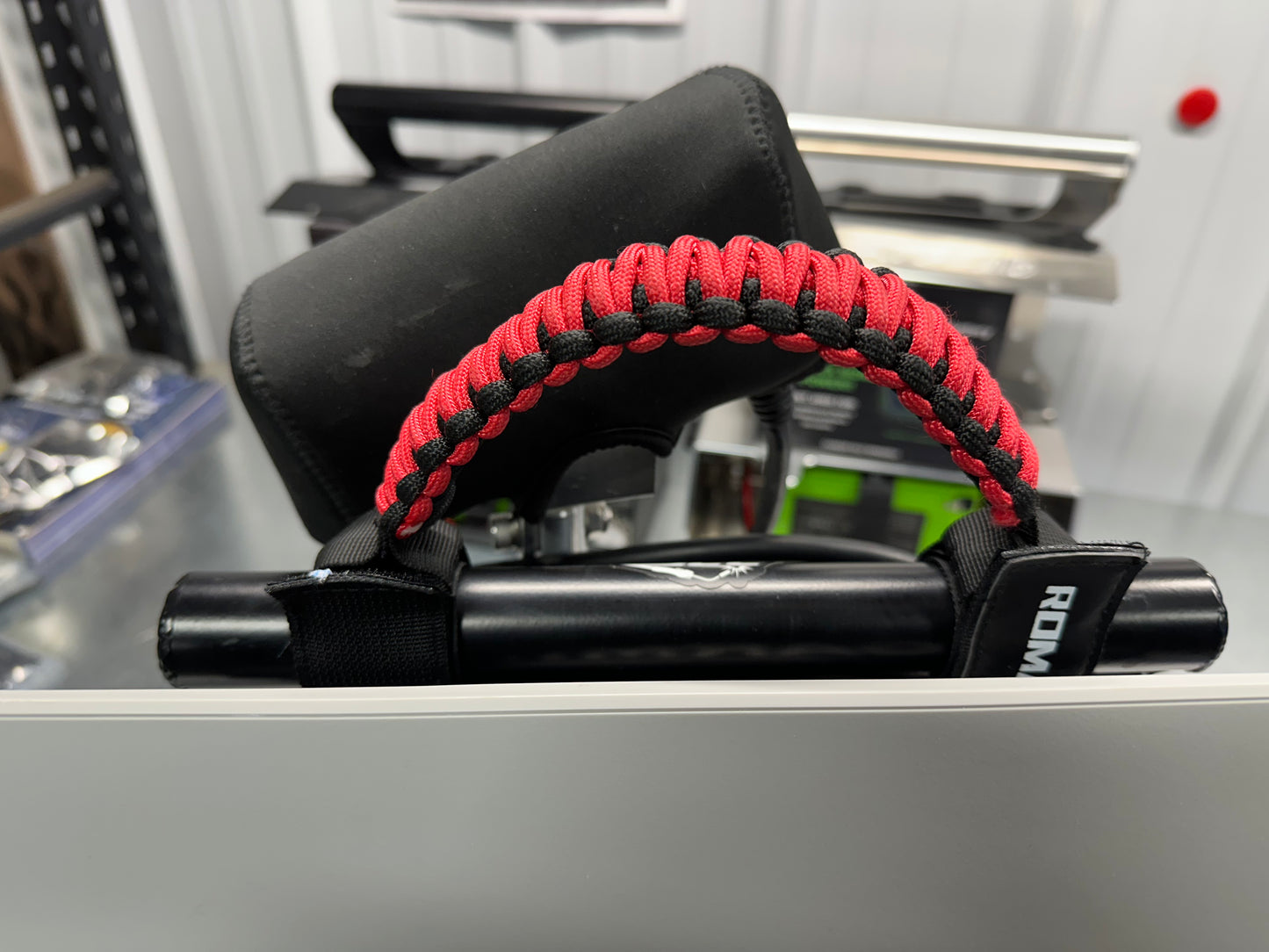 Paracord Shuttle Grab Handle