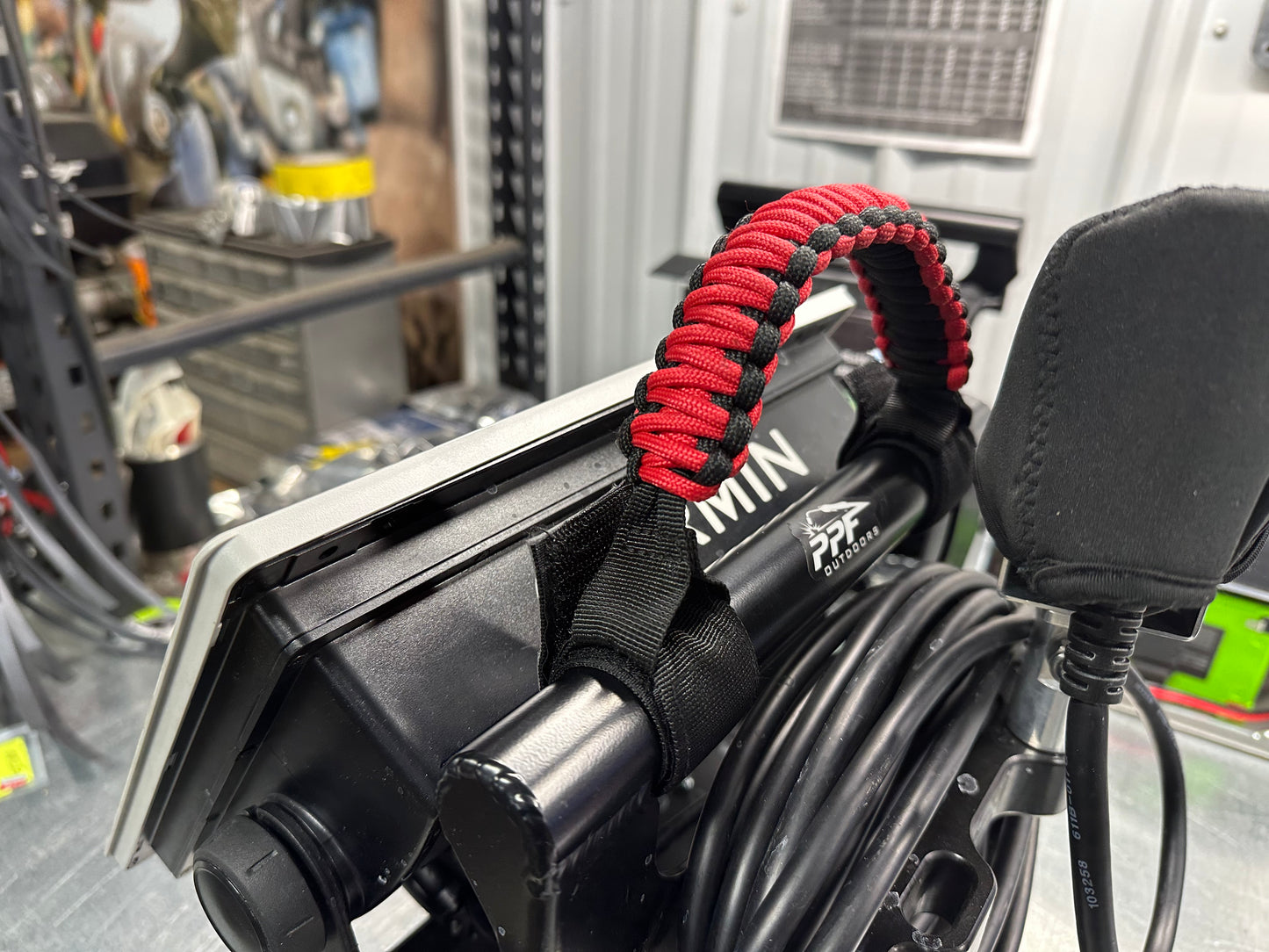Paracord Shuttle Grab Handle